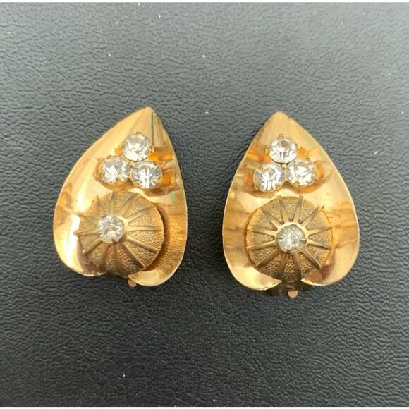 Vintage 1960’s Unique Style Gold Tone And Clear Rhinestone Clip On Earrings - Picture 1 of 3